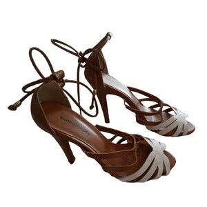 SONHODOSPE SHOES  BRAZIL HEELS 5B TIE AT ANKLES WHITE TAN